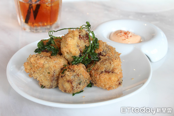 ▲“The Grill 伙食 by BR”酥炸猪尾巴。(图/记者黄士原摄)