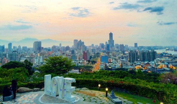 高雄市忠烈祠 love景点（图／网友cecilyyy8572提供，请勿随意翻拍，以免侵权。）