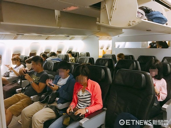 酷鸟航空商务舱，旅客，客舱，飞机座椅，机舱内。（图／记者蔡玟君摄）
