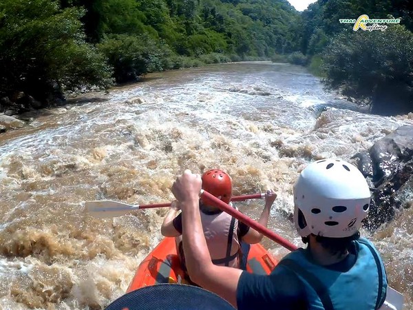 ▲摆河激流泛舟(图/取自《Thai Adventure Rafting》脸书专页)