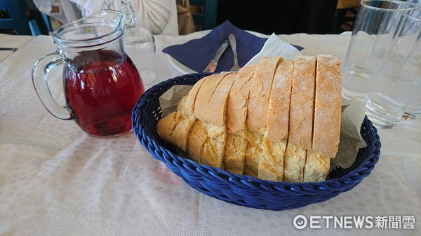 ▲希腊雅典小渔港Mikrolimano,4 brothers restaurant。(图/记者李姿仪摄)