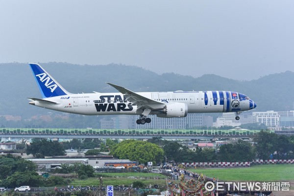 ▲%剂NA星际大战R2-D2彩绘机首次来台。(图/记者李毓康摄)