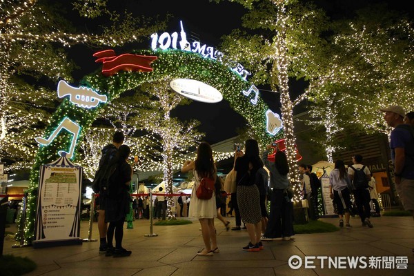 ▲台北101_欧洲风味嘉年华、德国啤酒节夜间照 。(图/记者黄士原摄)