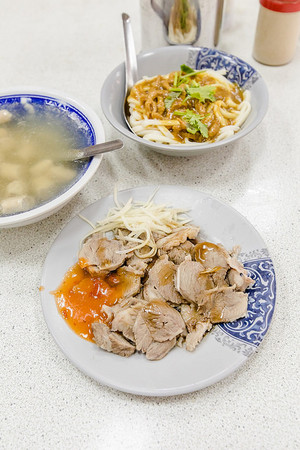 ▲基隆汕头沙茶|孔小＃ㄍ迹?』⑹趁瓮?峁?? /></p>
<p>嘴巴肉处理的很干净，肉质软嫩带一点边边筋路的微黏算是好吃，淋上的辣椒隐约带一点微甜，也挺不错，就是我酷爱的姜丝少了点XXD</p>
<p><img src=