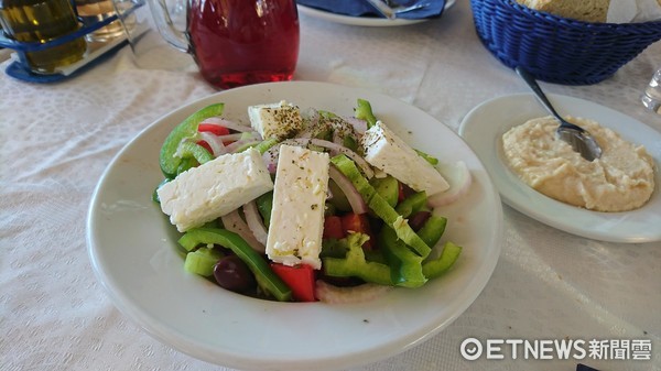 ▲希腊雅典小渔港Mikrolimano,4 brothers restaurant。(图/记者李姿仪摄)