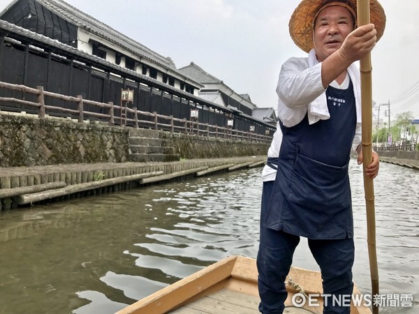 ▲枥木县有小江户之称的“藏之街”，搭乘巴波川游览船能一览周遭建筑古迹。（图／记者赖文萱摄）