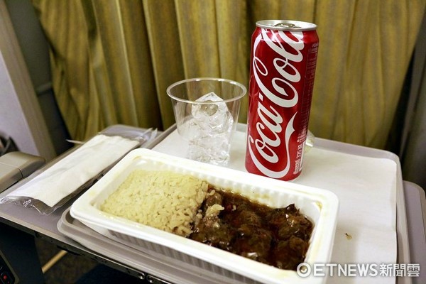 酷鸟航空,飞机餐,机上餐。(图/记者蔡玟君摄)