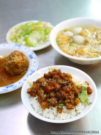 江川肉燥饭、候夜担仔面。(图/三高Sir)