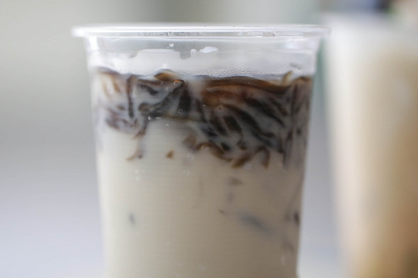 新加坡旅游-牛车水熟食中心、中\锹呈谐 ⒚朗场⑻厣?〉辏ㄍ迹?钦吡质牢纳悖? width=