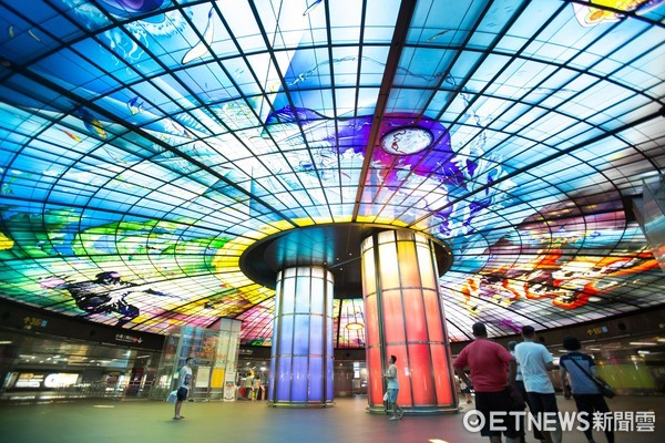 光之穹顶,高雄捷运,高捷,美丽岛站,装置艺术,景点,高雄,旅游(图/记者季相儒摄)
