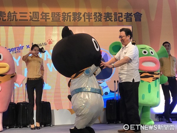 ▲台湾虎航第20条航线开航高雄-福冈　新伙伴太空猫Kuroro加入。（图／记者赖文萱摄）