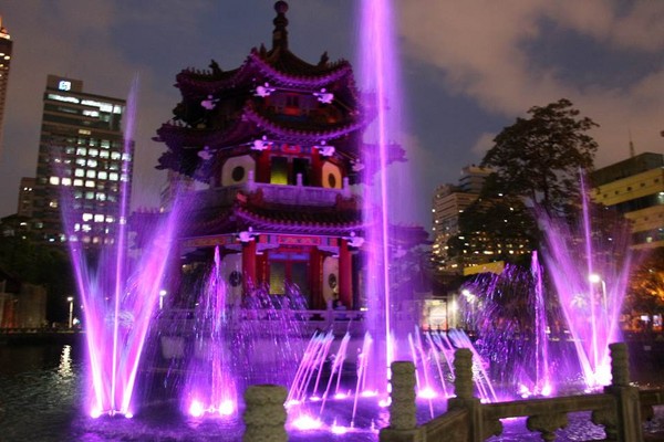▲228公园水舞 。(图/台北市政府提供)