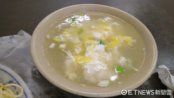 ▲%?隐藏在台北市巷弄内超大份凉面只卖40元。(图/记者黄士原摄)