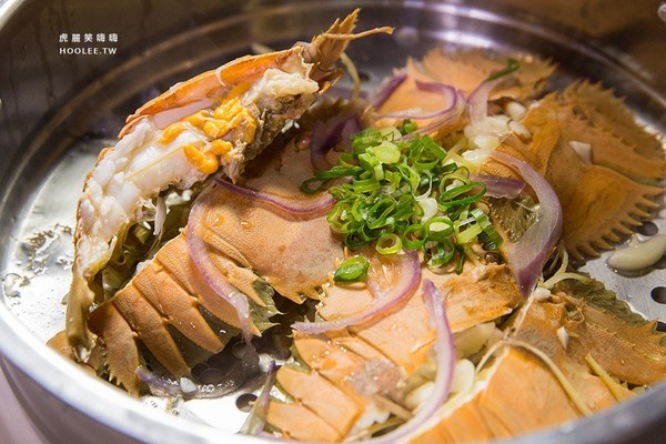 鲨嗑海鲜锅物。(图/虎丽笑嗨嗨)