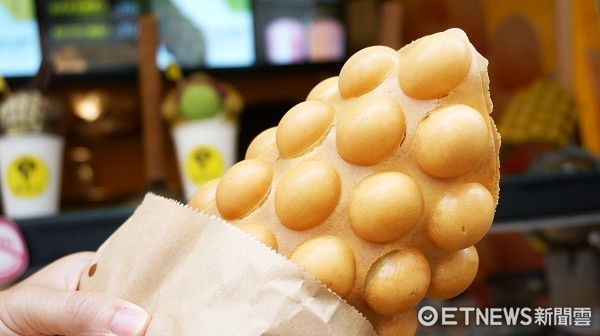 这就是夏天的滋味!淡水“清凉一条街”3款打卡冰品超消暑 。(图/记者廖明慧摄)