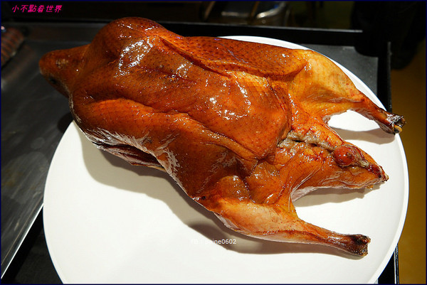 ▲台中北屯区 金砖 柴火 火焰烤鸭。（图／小不点Paine提供）