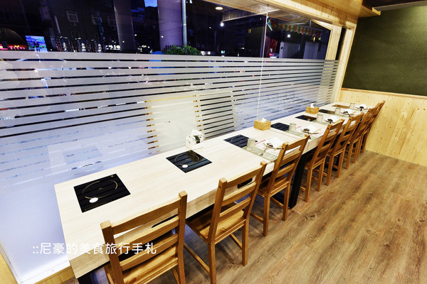 ▲台北藤集火锅大分量顶级肉品新鲜海鲜。(图/尼豪提供)