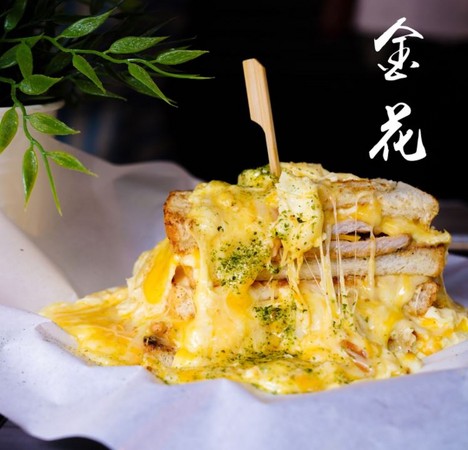 ▲金花碳烤吐司专卖“给我壁咚”。(图/IG@meidin_foodie提供,请勿任意翻摄以免侵权)