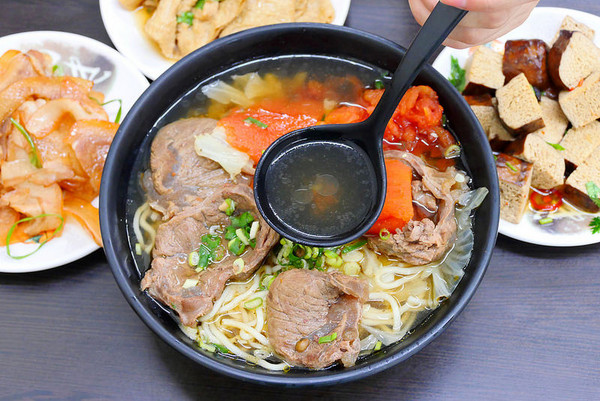 山西蕃茄牛肉刀削面。(图/橘子狗爱吃糖)