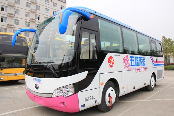 ▲VIP三排椅巴士。(图/五福旅游提供)