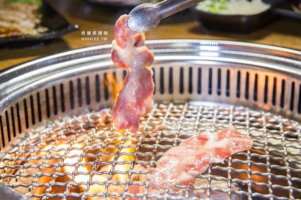▲万两炭火烧肉。（图／虎丽笑嗨嗨提供）