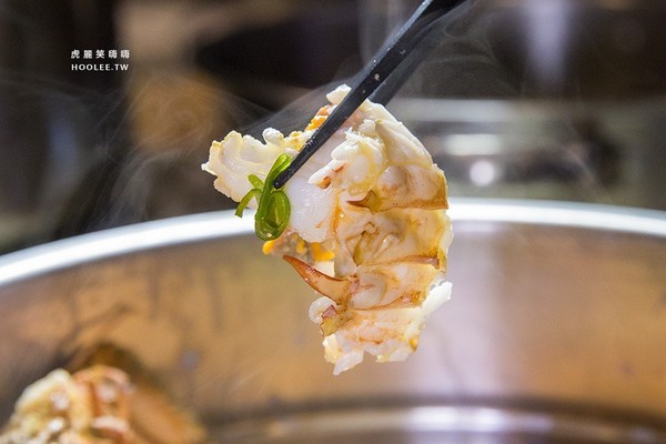 鲨嗑海鲜锅物。(图/虎丽笑嗨嗨)