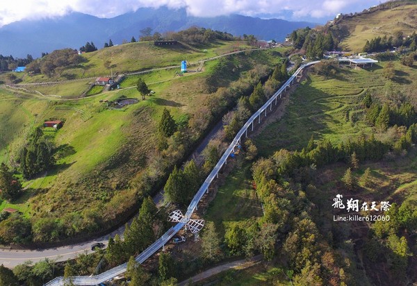 清境“高架景观步道”超壮观!空拍照就像1.2公里白巨蟒(图/摄影师《飞翔在天际》提供)
