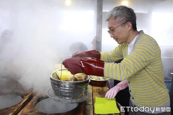 ▲%急鸶?赜?侠憩地狱蒸,地狱蒸し工房铁轮。(图/记者蔡玟君摄)