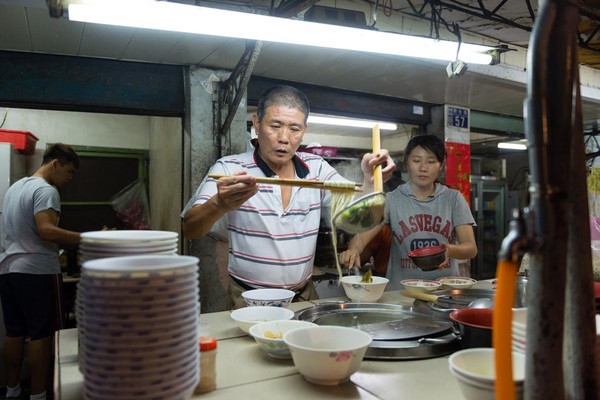 露天牛肉面简直就像流水席
