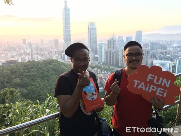 ▲菲律宾人气部落格Our_Awesome_Planet来台拍摄旅游短片,多样美食照点燃菲国来台询问度。(图/台北市政府观传局提供)