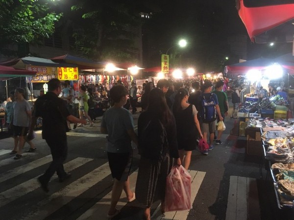 ▲高雄劳工公园夜市。(图/高雄美食地图提供)