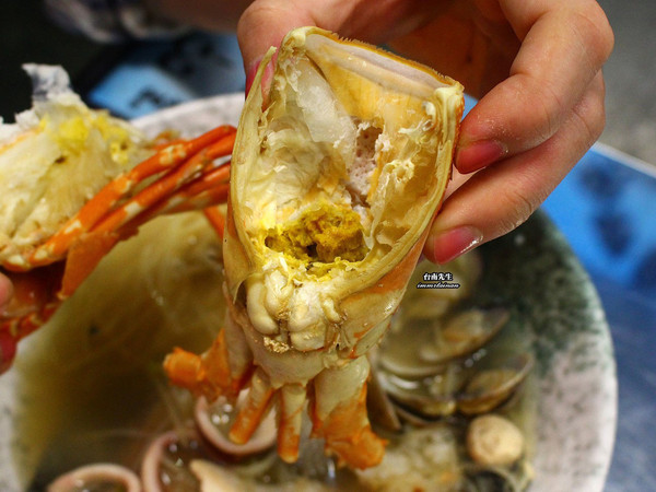 ▲台南一允堂海鲜粥,满满新鲜海鲜配料。(图/台南先生提供)