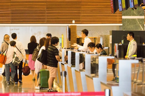 桃园机场,登机报到手续,旅客,出国旅游,航空公司（图／记者季相儒摄）