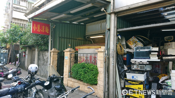 ▲%?隐藏在台北市巷弄内超大份凉面只卖40元。(图/记者黄士原摄)
