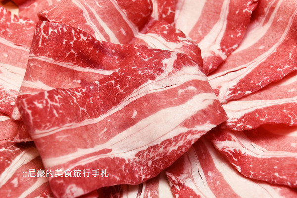 ▲台北藤集火锅大分量顶级肉品新鲜海鲜。(图/尼豪提供)