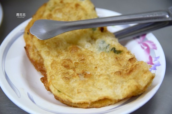 新北市 三重国小手工铁夹蛋饼 '葱油饼。（图／周花花提供）