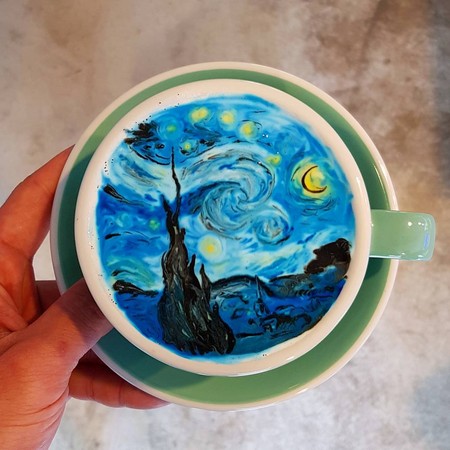 ▲首尔咖啡师冷拿铁艺术奶泡。(图/浓陇歌粉丝页)