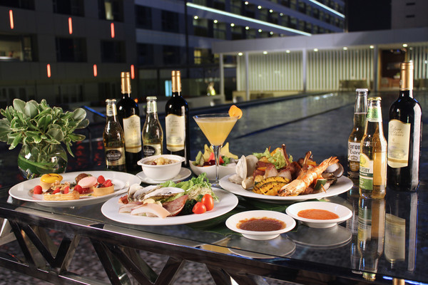 ▲台南晶英酒店乐夏池畔BBQ派对。（图／记者陈涵茵摄）