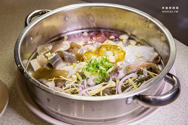 鲨嗑海鲜锅物。(图/虎丽笑嗨嗨)