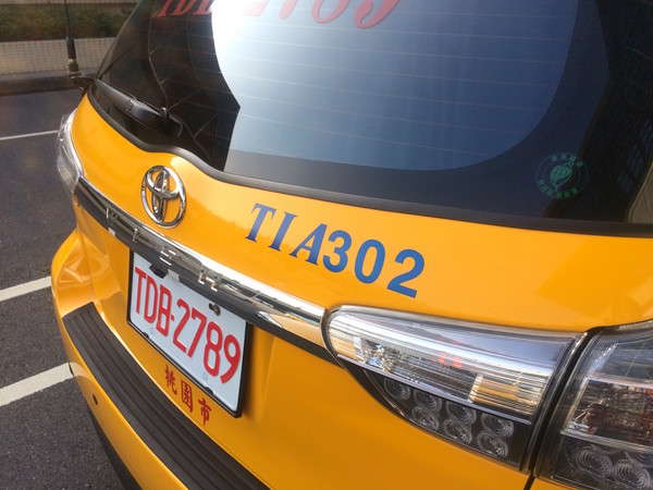 桃机计程车94帅！专人接待、刷卡   日美游客赞so sweet！ 。（图／记者廖明慧摄）