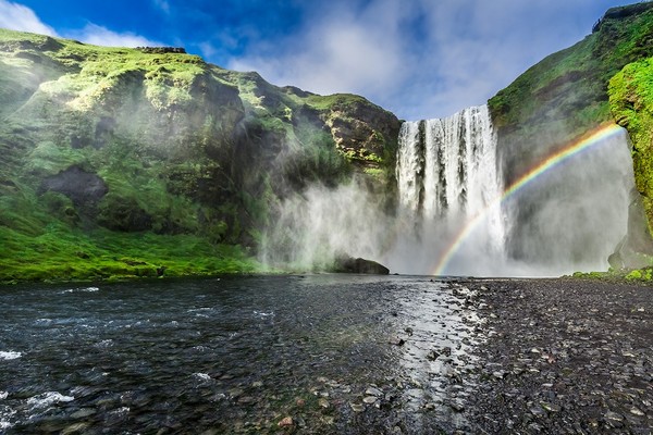 ▲入住玻璃屋、乘坐驯鹿雪橇展开一场北欧极光之旅。(图/巨匠旅游、shutterstock提供)