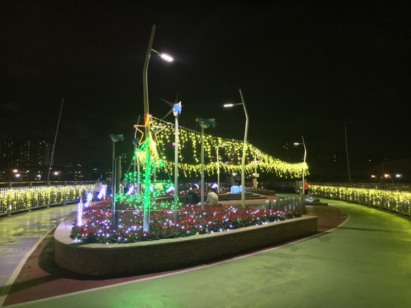 ▲新北河滨圣诞灯饰。(图/新北市政府提供)