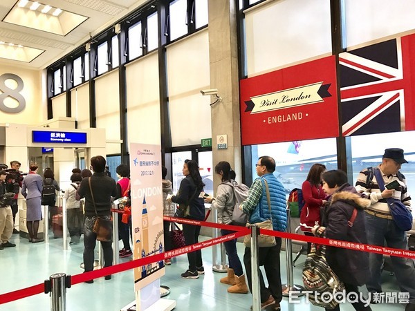 ▲华航开航伦敦首航班机旅客全满。（图／记者赖文萱摄）