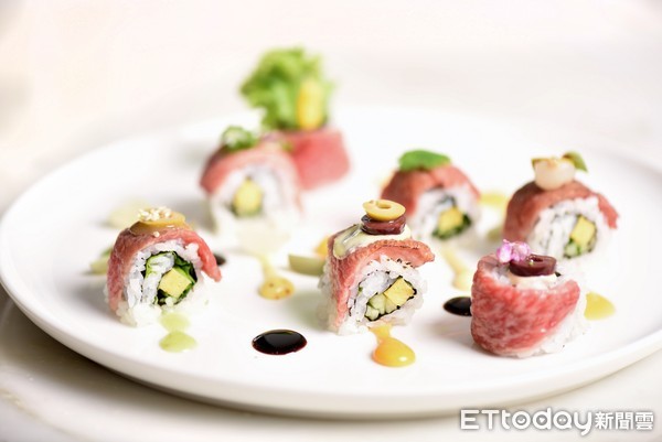 ▲“肉遇之夜─冬季和牛双飨吃到饱”-日本和牛寿司卷。(图/台北W饭店提供)
