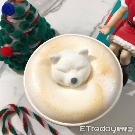 ▲雨田先生手况饮品吧的期间限定圣诞版部长鲜奶茶。（图／取自雨田先生手况饮品吧脸书)