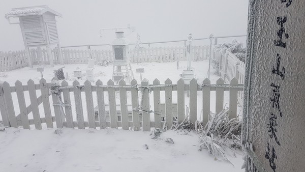 ▲%加裆椒日凌晨再降雪。(图/气象局提供)