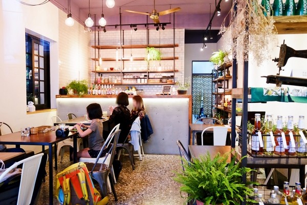 �����ԣ�ʳ�� Enchanted caf&eacute;����ͼ��Sean�ṩ��