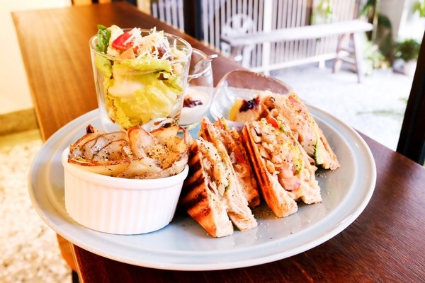 �����ԣ�ʳ�� Enchanted caf&eacute;����ͼ��Sean�ṩ��