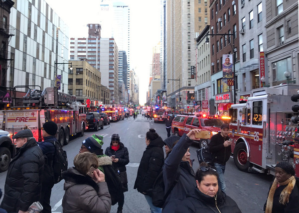 ▲美国纽约曼哈顿“纽新航港局客运总站”(Port Authority Bus Terminal)惊传爆炸。(图/路透社)