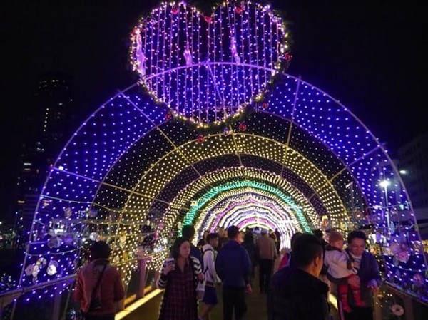▲基隆海洋广场圣诞活动。(图/IG@vulej04m4提供,请勿任意翻摄以免侵权)